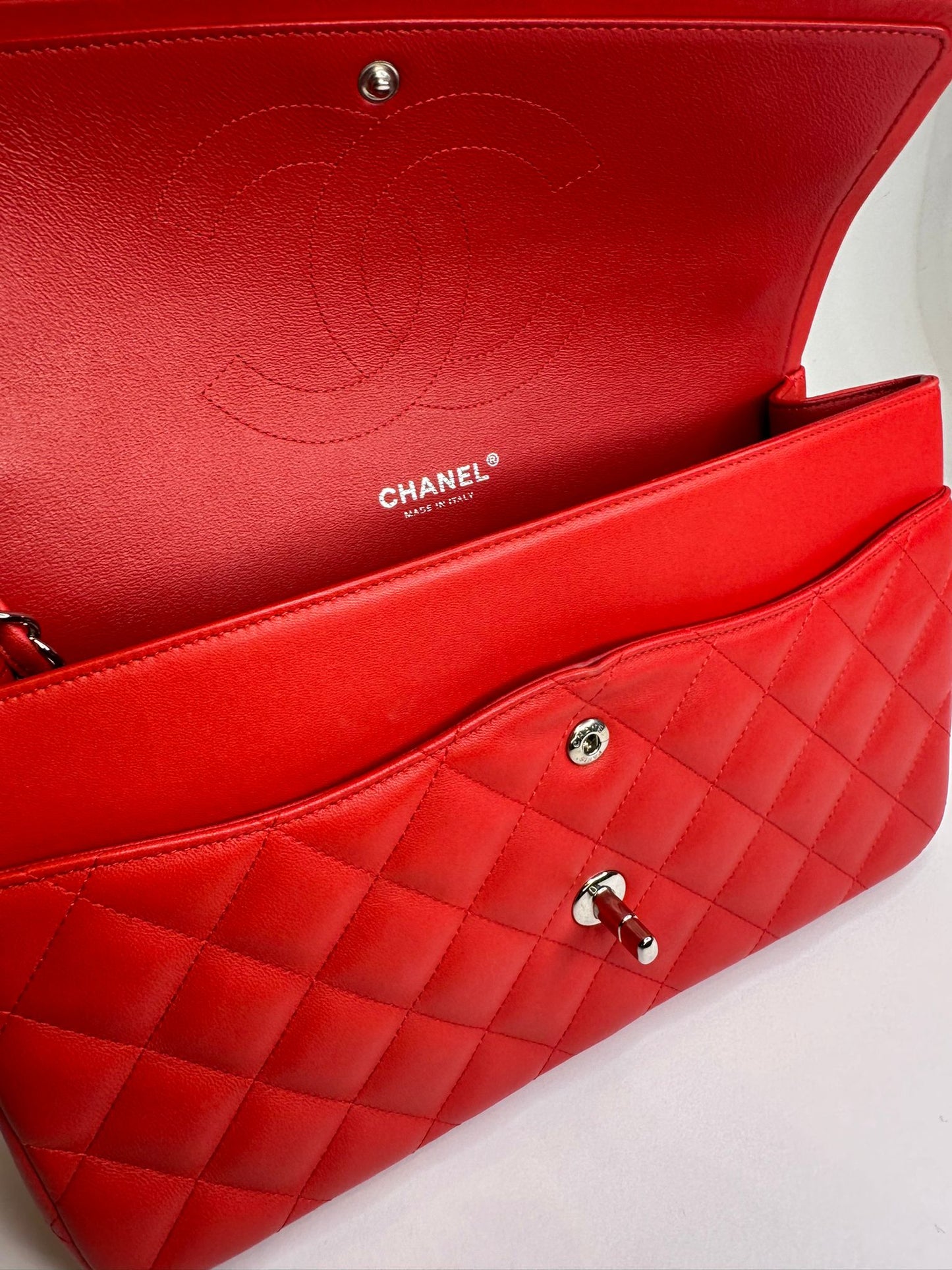 Chanel Classic rosso