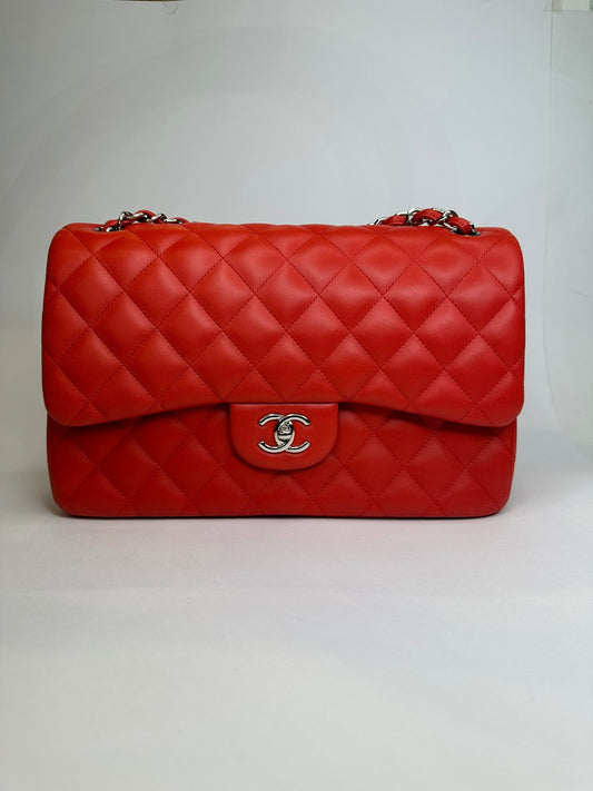 Chanel Classic rosso